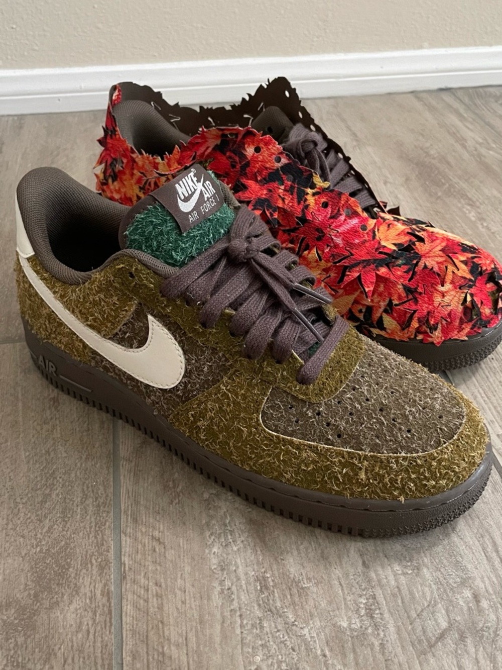 Nike Men's Olive Green and Red Leaf Accent Air Force 1 Sneakers